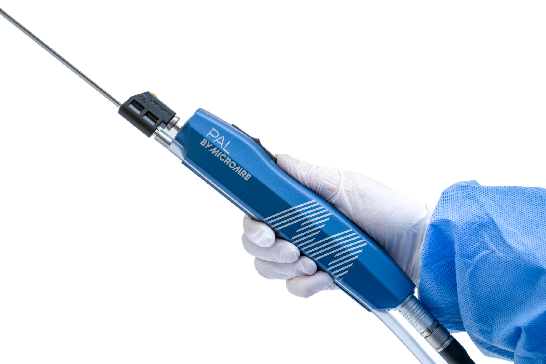 Pieza de mano PAL-750 de MicroAire en uso